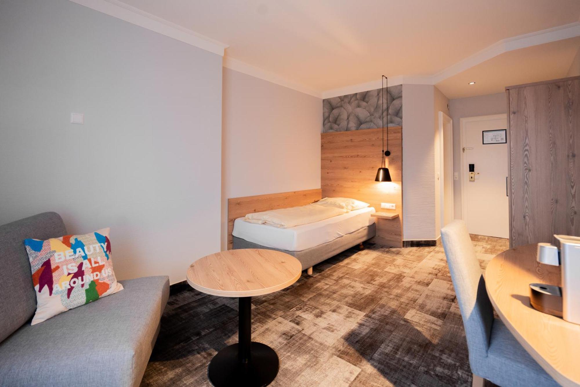 Hotel Adler - Paulas Alb Ехинген Стая снимка