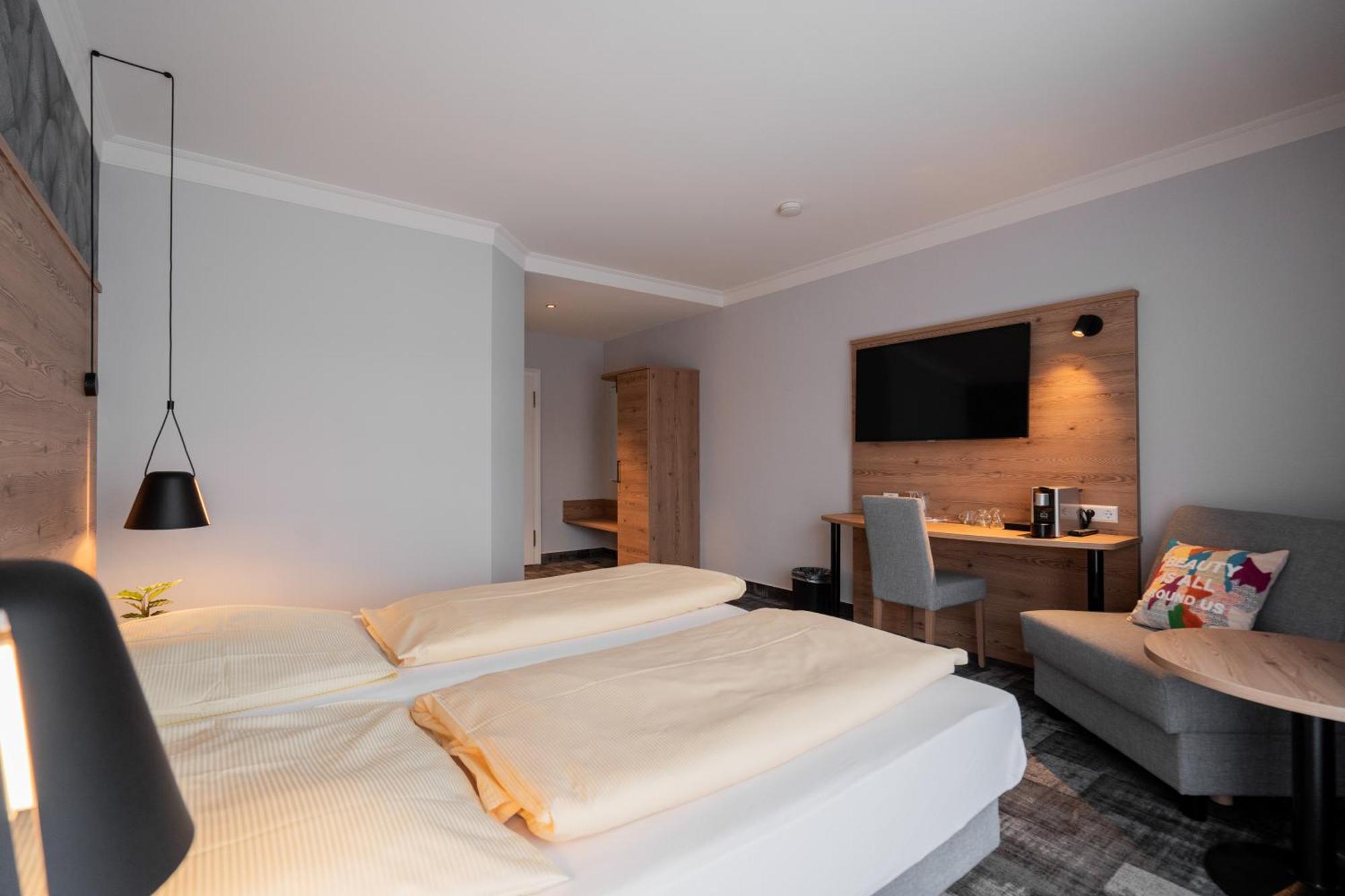 Hotel Adler - Paulas Alb Ехинген Стая снимка