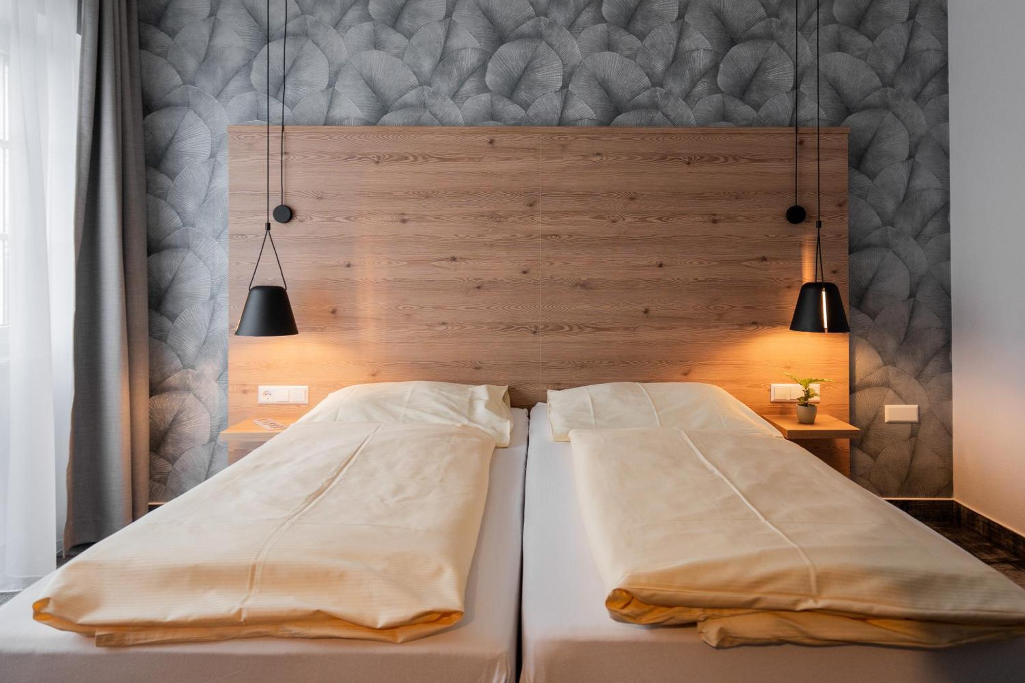 Hotel Adler - Paulas Alb Ехинген Стая снимка