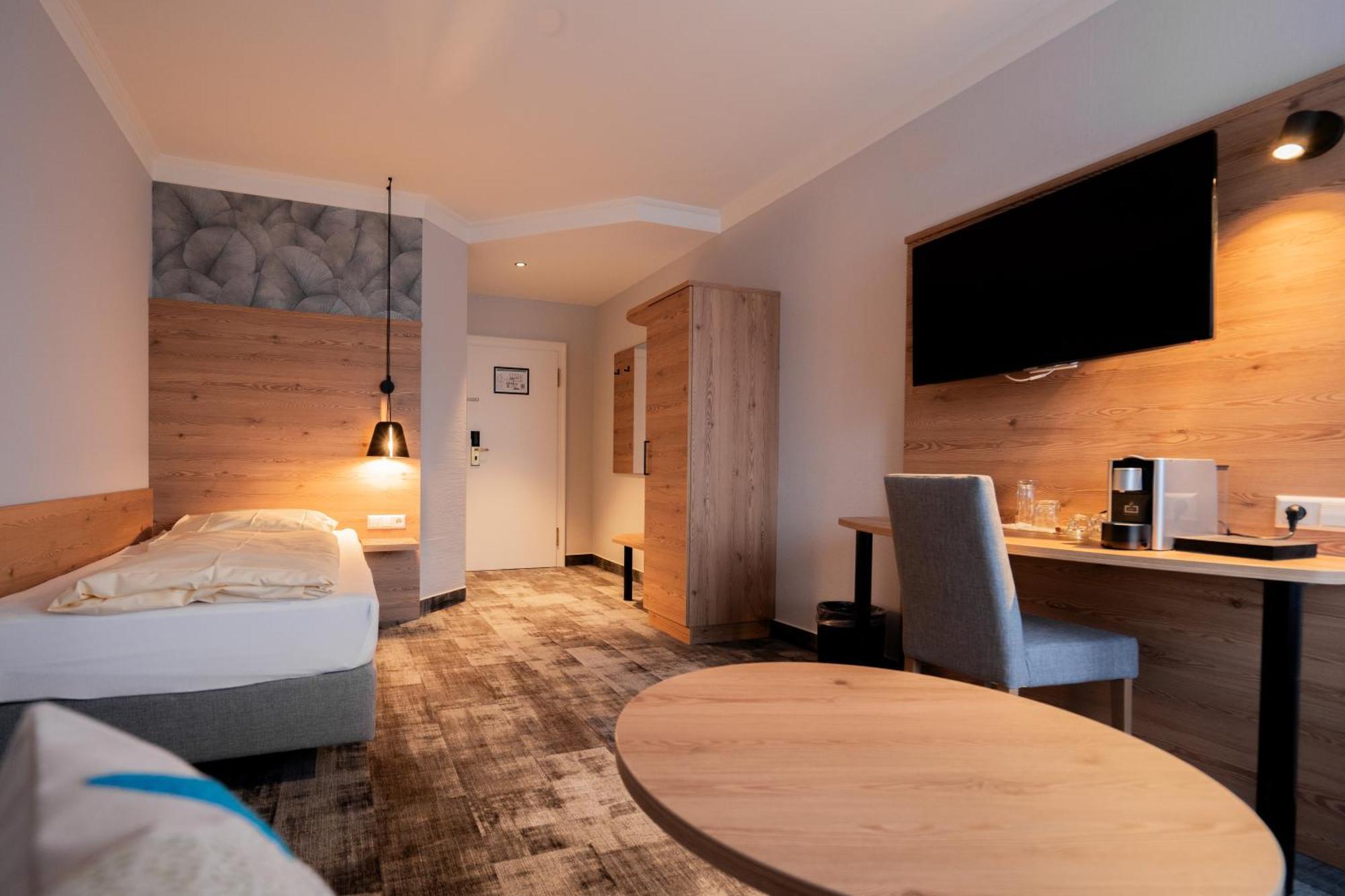 Hotel Adler - Paulas Alb Ехинген Стая снимка
